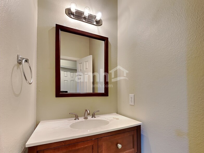 Building Photo - 1506 Holveck Dr