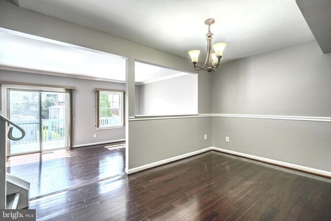 Building Photo - 9 Guinevere Ct