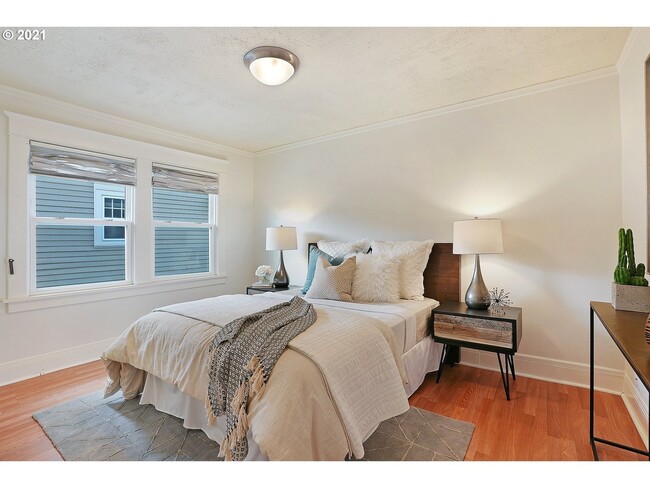 Building Photo - 3298 NE Alameda St