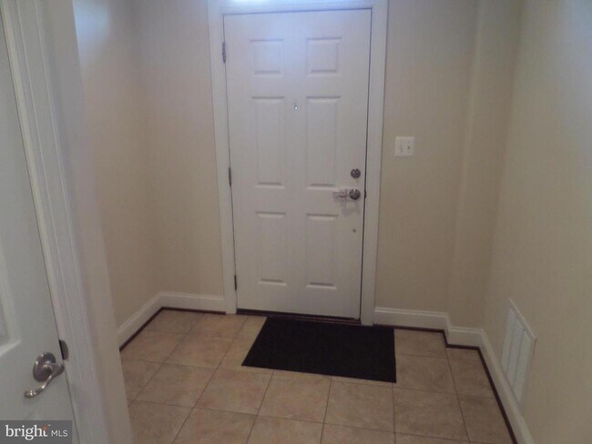 Building Photo - 15998 Greymill Manor Dr