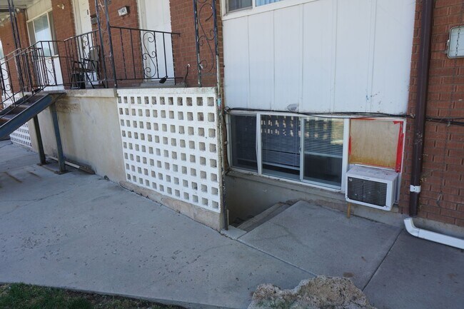 Building Photo - 117 W 250 N