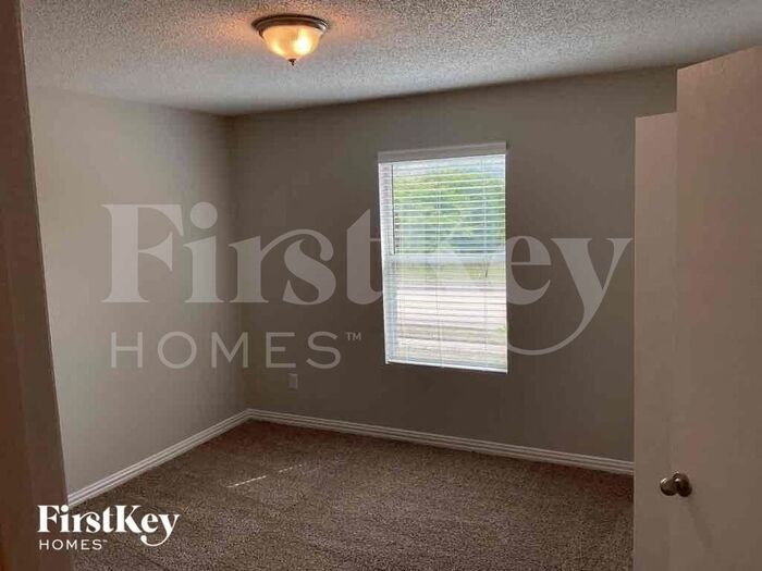 Building Photo - 1610 Cliffbrook Dr