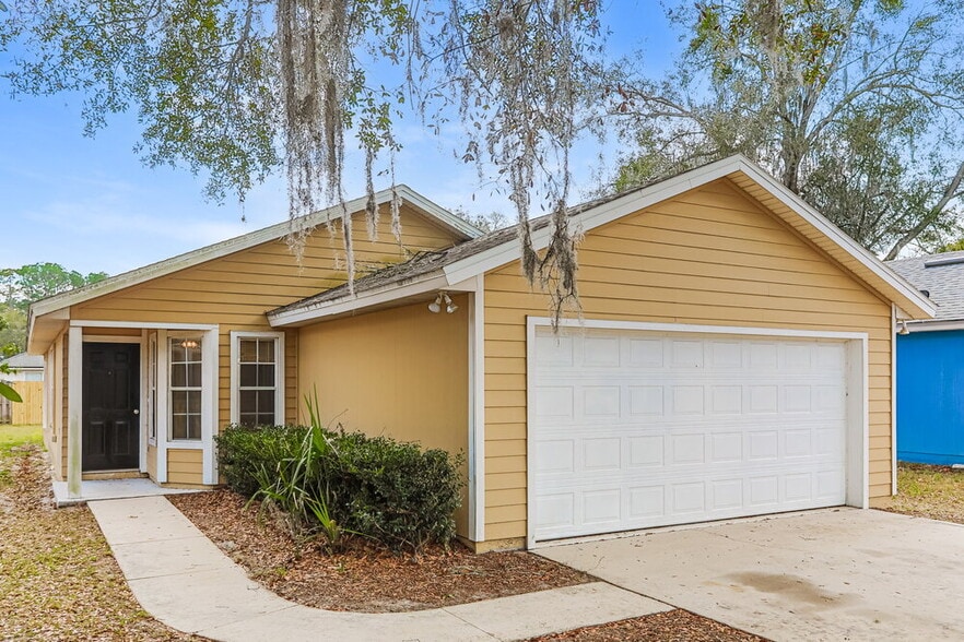 Building Photo - 1321 Spruce St