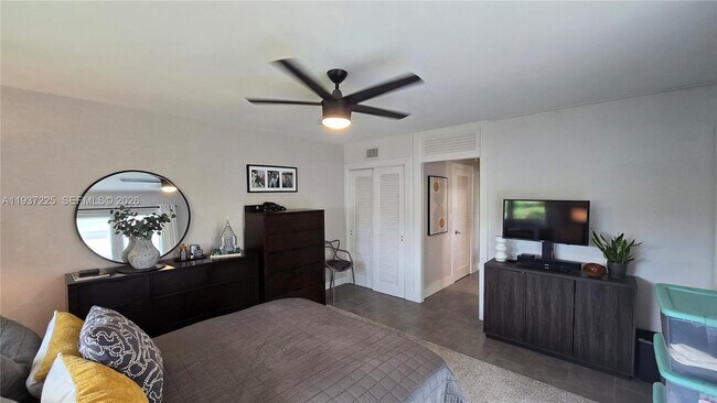 Building Photo - 800 Polk St