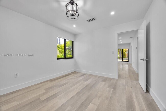 Building Photo - 3050 SW 26th St