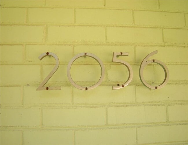 Building Photo - 2056 Arlington Ave NE