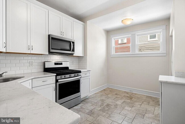 Building Photo - 881 N 21st St