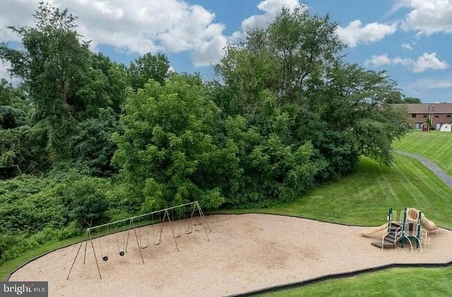 Building Photo - 132 Neyland Ct