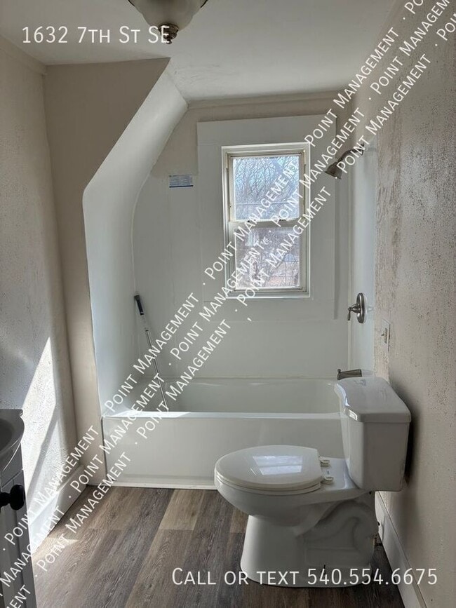 Building Photo - 1632 7th St SE