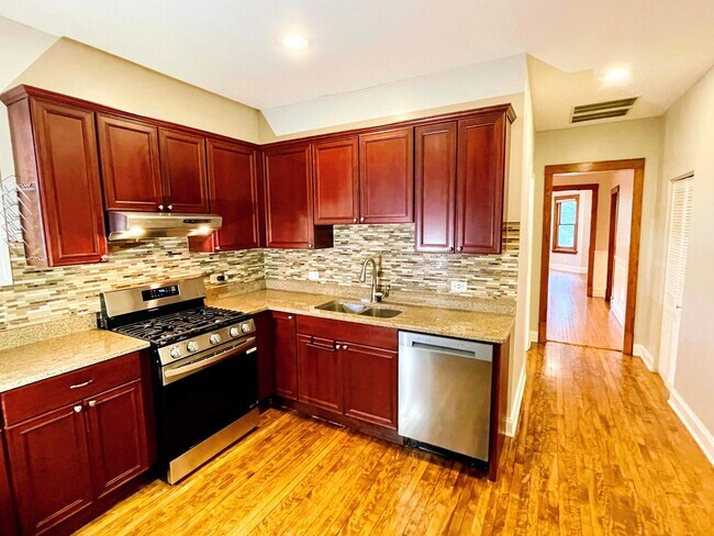 Building Photo - 4327 N Damen Ave