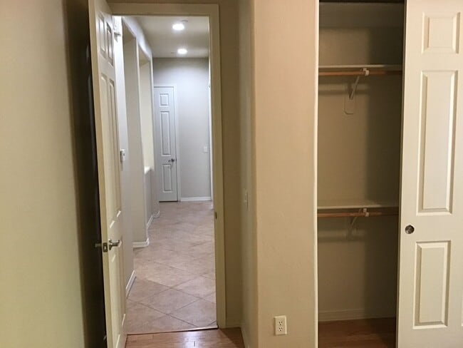 Building Photo - 5 Bdrm, 3 Full bath, clean nice home in Oro Valley-La Canada & Naranja