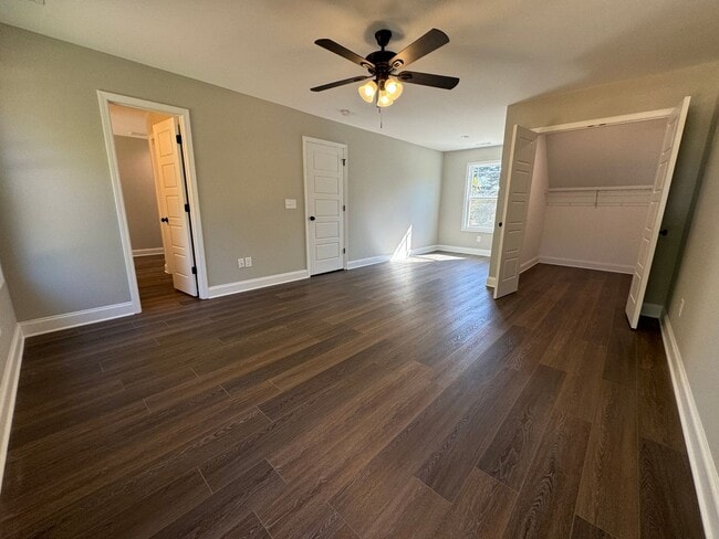 Building Photo - NEWER 4/2.5 House in Armuchee-$2,195