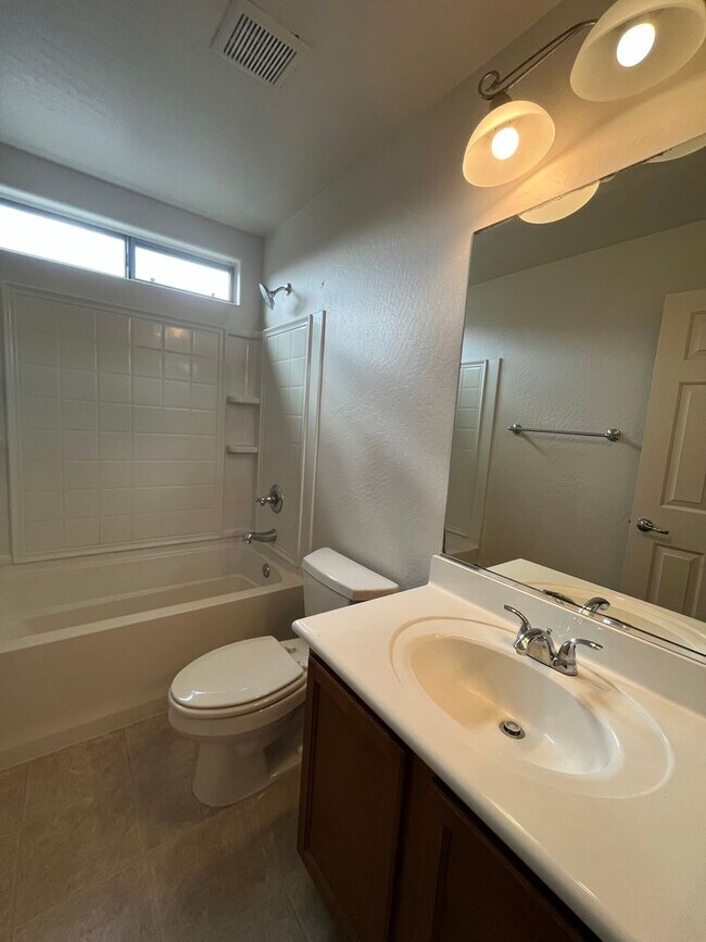 Building Photo - 4 Bedroom Home with Loft in Stonefield Com...
