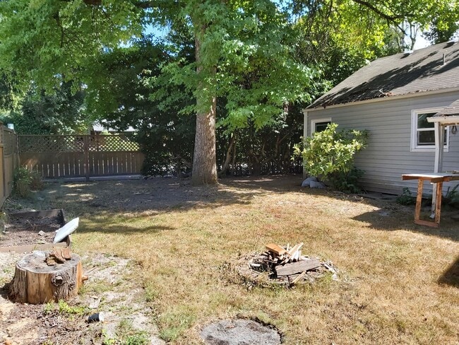 Building Photo - Johnson Duplex
