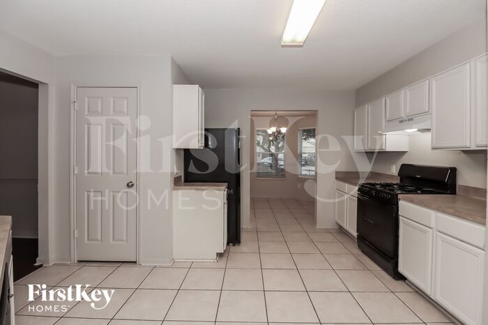 Building Photo - 2823 Packard Elm St