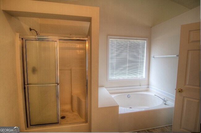 Building Photo - 3230 Kylay Ct NE