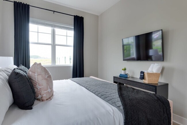 Building Photo - 1405 Napoleon St