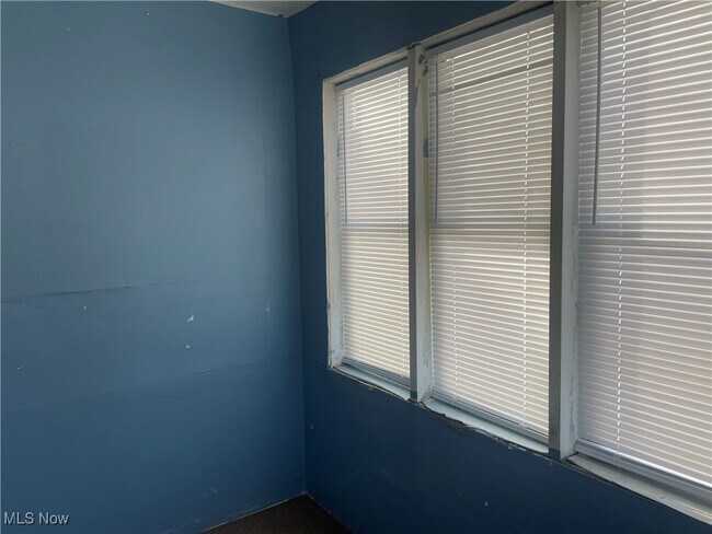 Building Photo - 1365 East Ave