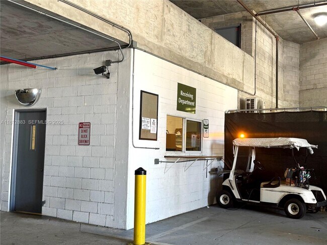 Building Photo - 2641 N Flamingo Rd