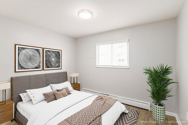 Building Photo - 639 Riverview Dr