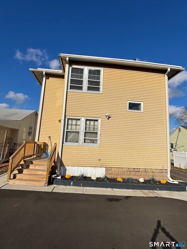 Building Photo - 143 Brown St