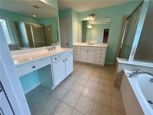 Building Photo - 4692 Wehunt Commons Dr