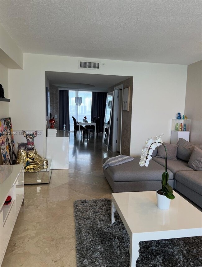 Building Photo - 17555 Collins Ave