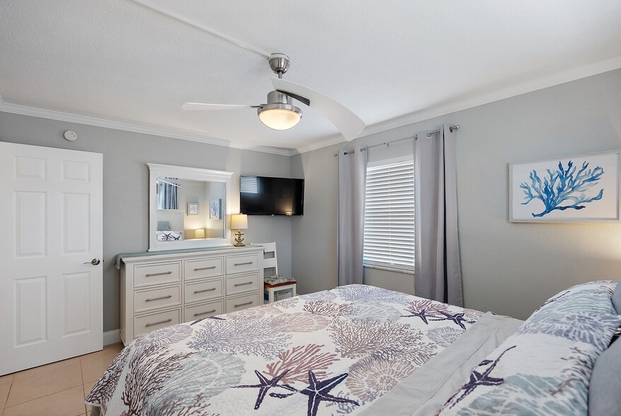 Building Photo - 11440 1st St E