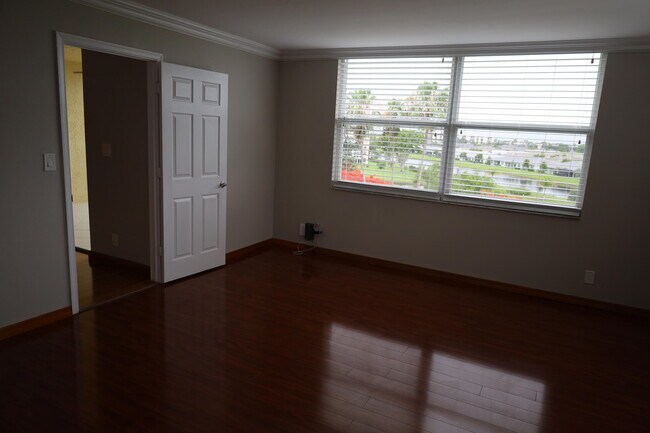 Building Photo - 14623 Bonaire Blvd