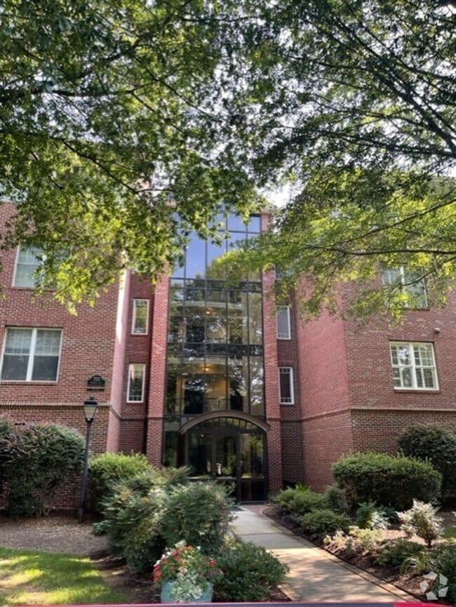 Building Photo - Live in the Heart of Historic Dilworth – W...