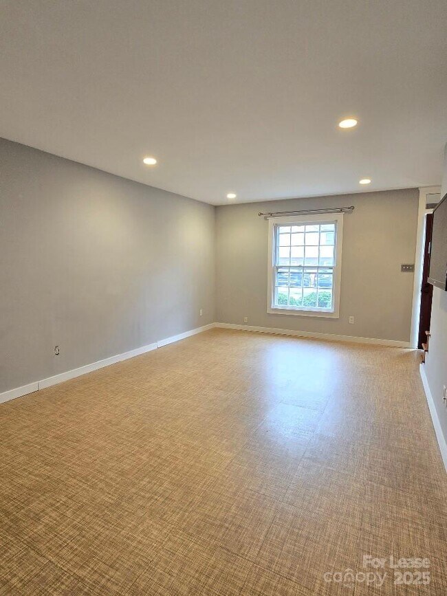 Building Photo - 3722 Park Rd