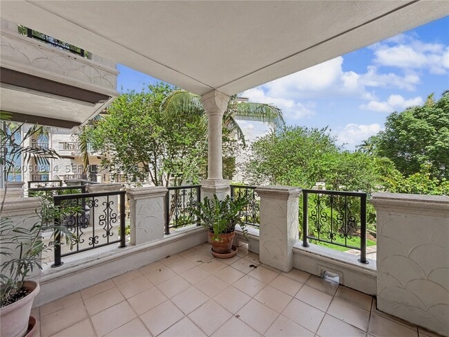 Building Photo - 2124 Fisher Island Dr