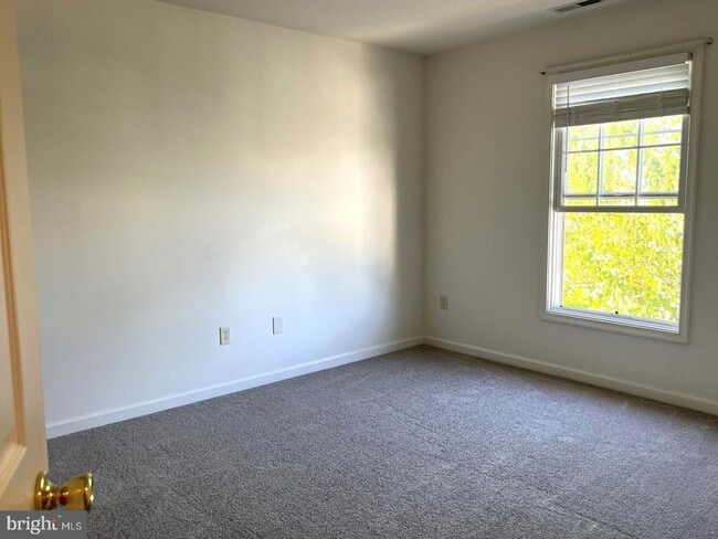 Building Photo - 406 S Spinnaker Ln