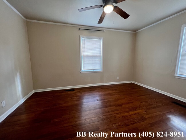 Building Photo - 1212 S Erie Ave