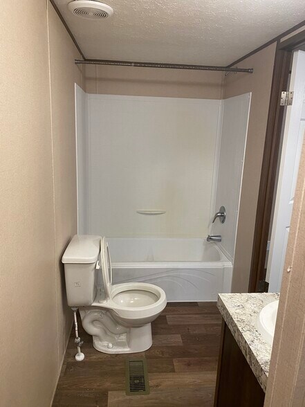 Building Photo - 1130 Freedom Rd