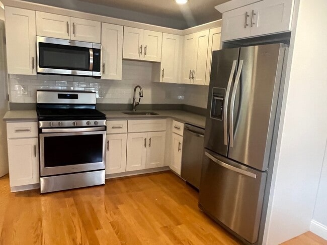 Building Photo - 373 Dorchester St