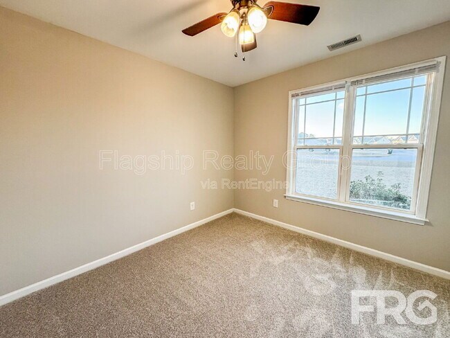 Building Photo - 200 Willow Pond Dr