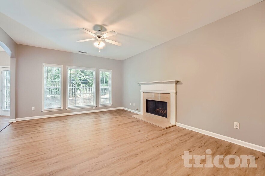 Building Photo - 2242 Rosemoore Walk NE