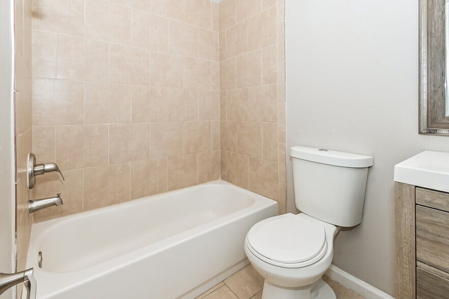 Building Photo - 4874 Phipps Dr