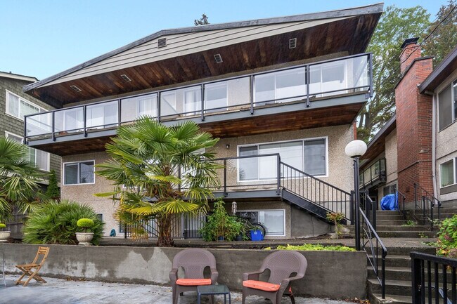 Building Photo - 3202 15th Ave W