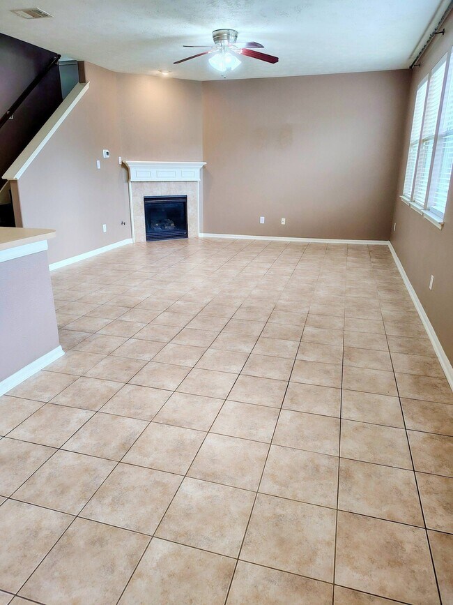 Building Photo - 6126 Menor Crest Dr