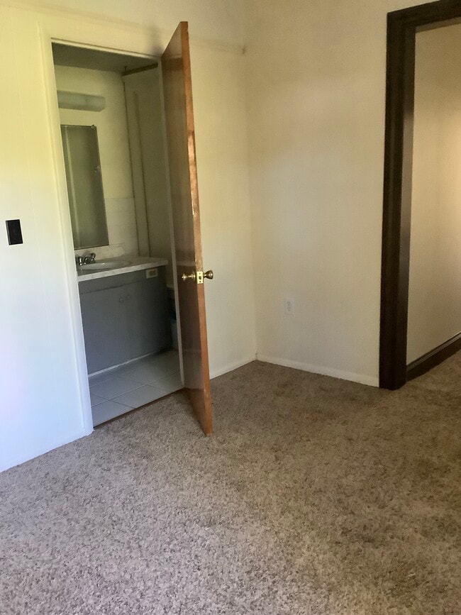 Building Photo - 13775 Carlton St