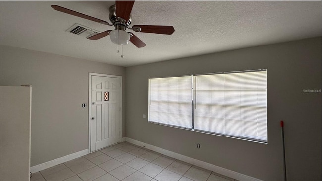 Building Photo - 210 N Lone Oak Dr