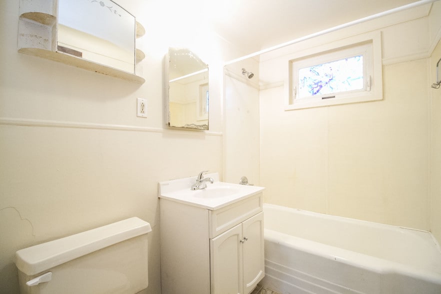 Building Photo - 3930 Upton Ave