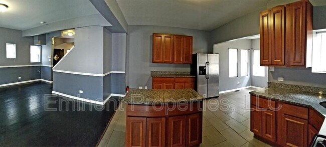 Building Photo - 7432 S Oglesby Ave