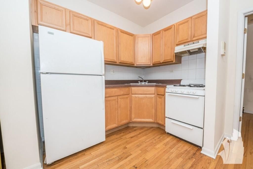 Building Photo - 910 W Dakin St