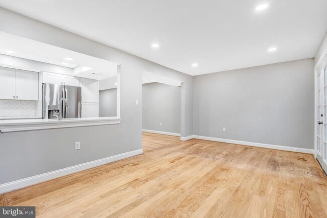 Building Photo - 2540 S Walter Reed Dr