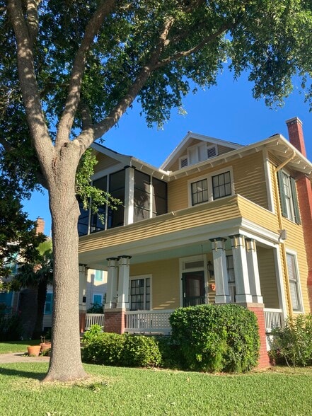 Primary Photo - 1202 Winnie St