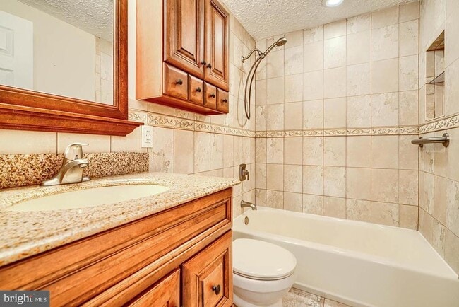 Building Photo - 8908 Goldentree Ln