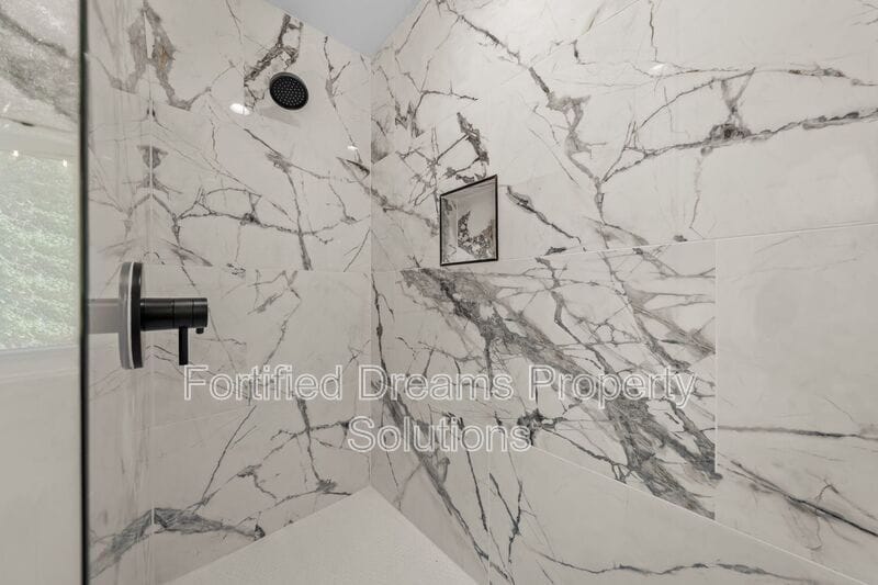 Building Photo - 806 W Dameron Ave